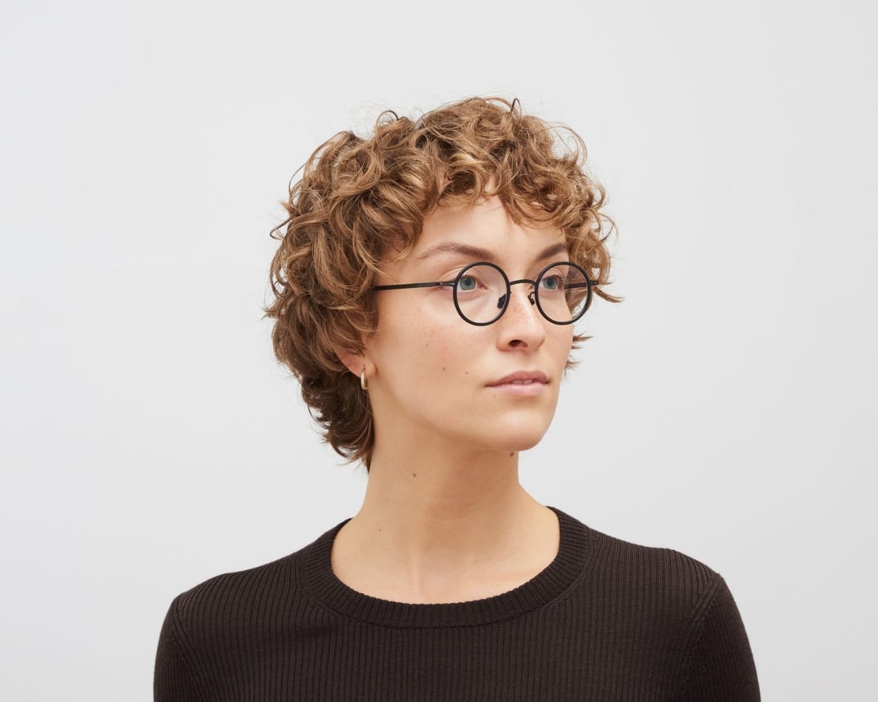 Mykita Eetu_black_runda glasögon_modell4